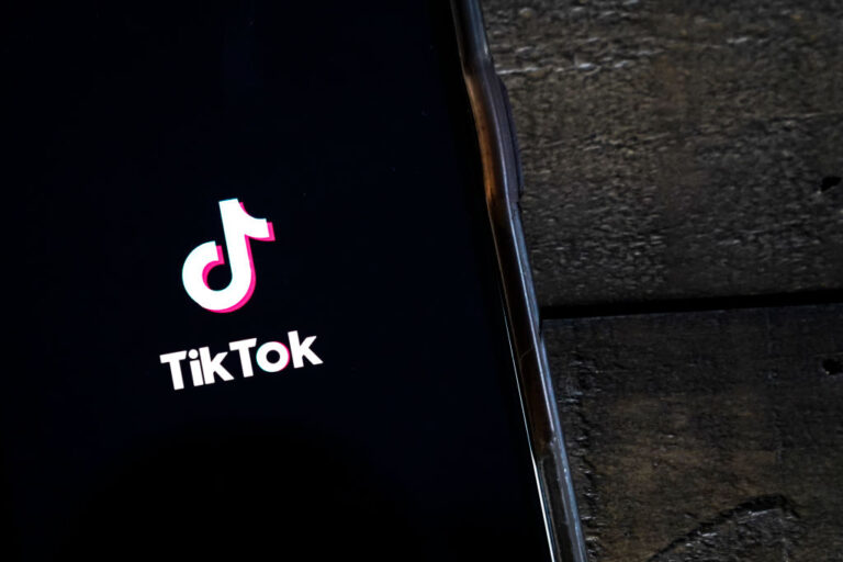 Trump to sign executive order Monday delaying TikTok ban